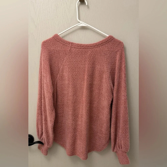 Hollister Fuzzy Cozy V Neck Pullover Pink Sweater NWT Size S Long Sleeve - Picture 4 of 8